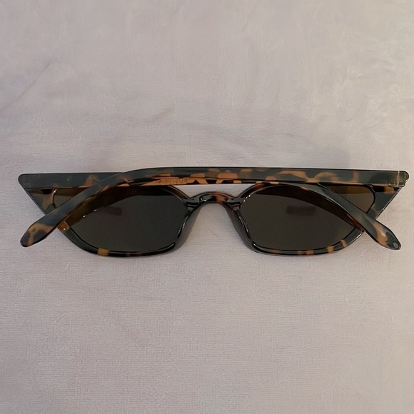 Brown/Tortoise Cat Eye Sunglasses - Picture 2 of 2
